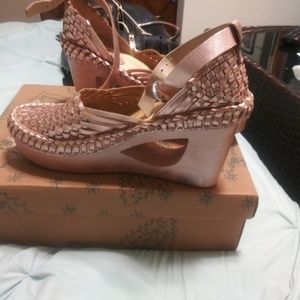 ROSE GOLD IS THE NEW BLACK